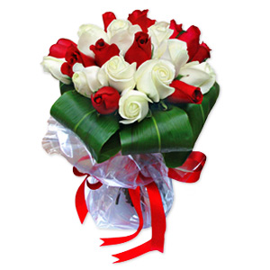 18 Red and White Roses Bouquet